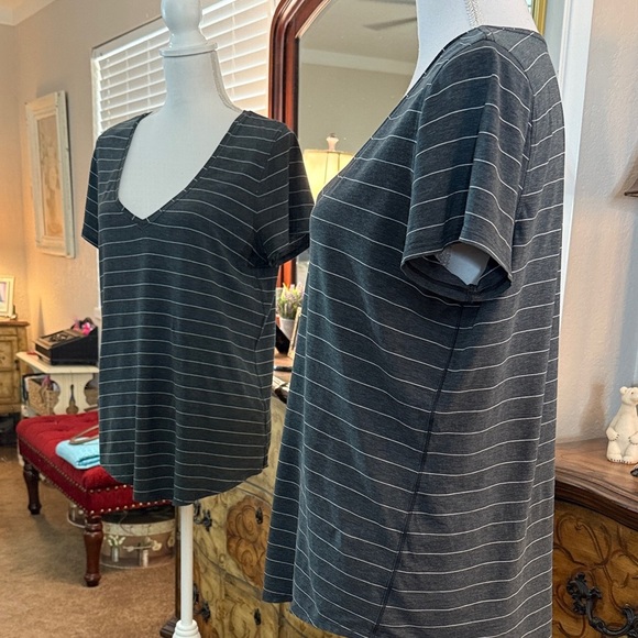 Lululemon Athletica Charcoal Striped V-Neck Tee - Picture 6 of 9